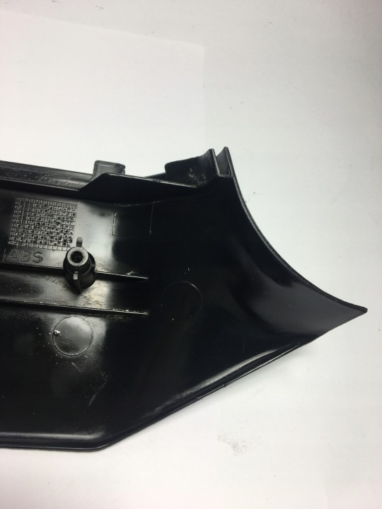 PROTECTION INFÉRIEURE CALANDRE MONTANTS B DROITE NOIRE MERCEDES W124 1246920422
