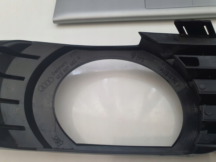 AUDI A8 D3 GRILLE CALANDRE PARE-CHOCS 4E0807681A GAUCHE LIVRAISON