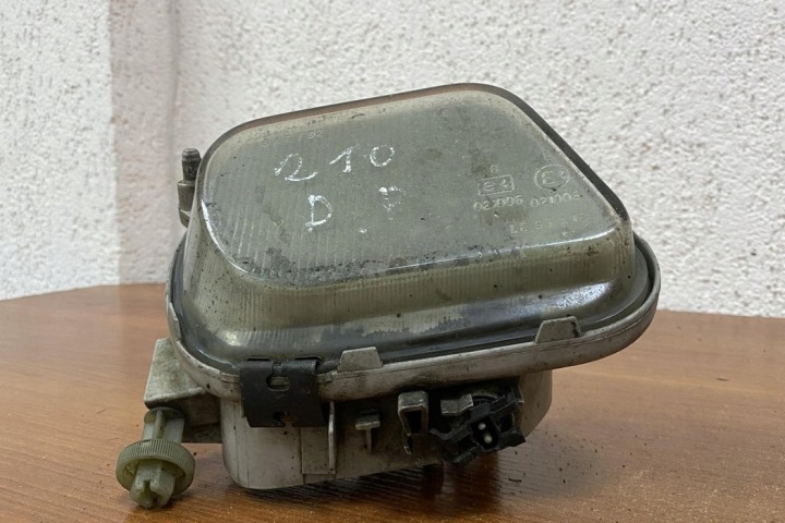 PHARES ANTIBROUILLARD DROIT AVANT AUDI 100 (5000) 1305233161 DIESEL 1999