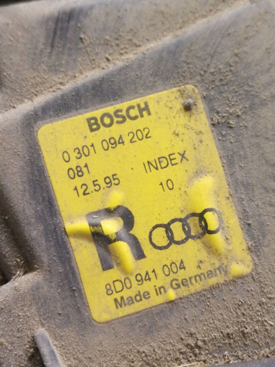 1996 AUDI A4 S4 B5 8D PROJECTEUR 0301094202