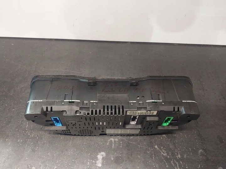 AUDI A6 C5 2.5 TDI COMPTEUR COMPTEUR 4B0920933G