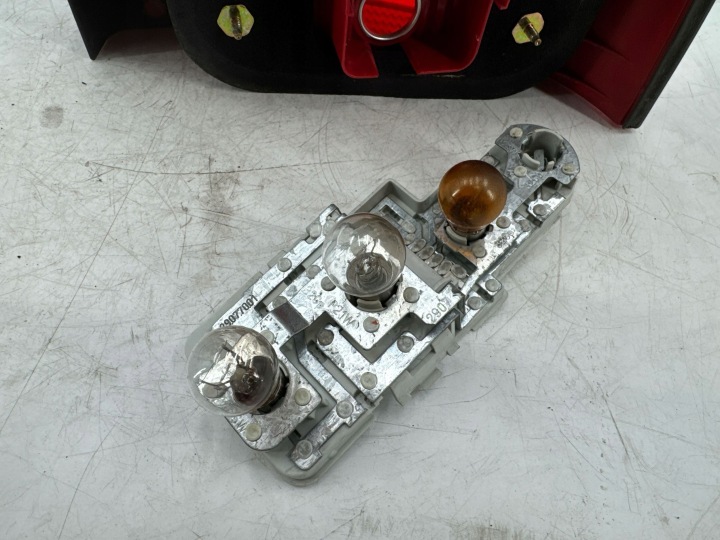 AUDI A3 S3 8L 2002 GAUCHE CÔTÉ PHARE ARRIÈRE