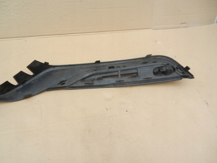 MOULURE GRILLE PARE-CHOCS GAUCHE PDC VOLVO V60 S60 II