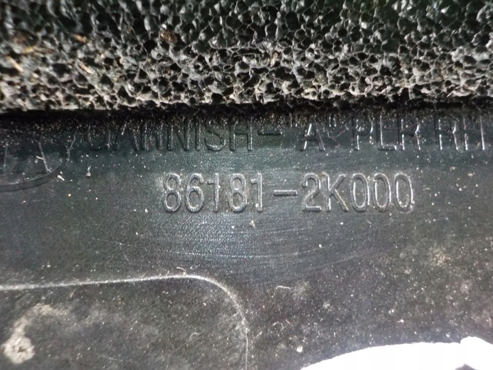 KIA SOUL 1.6 CRDI 10R 5D MOULURE MONTANTS DROITE AVANT 86181-2K000