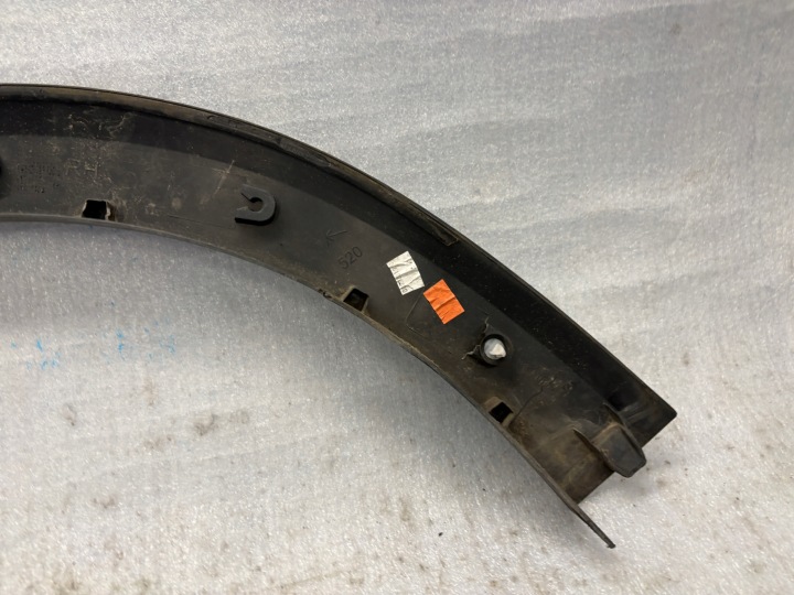MOULURE GARDE-BOUE DROIT AVANT DACIA SANDERO II STEPWAY