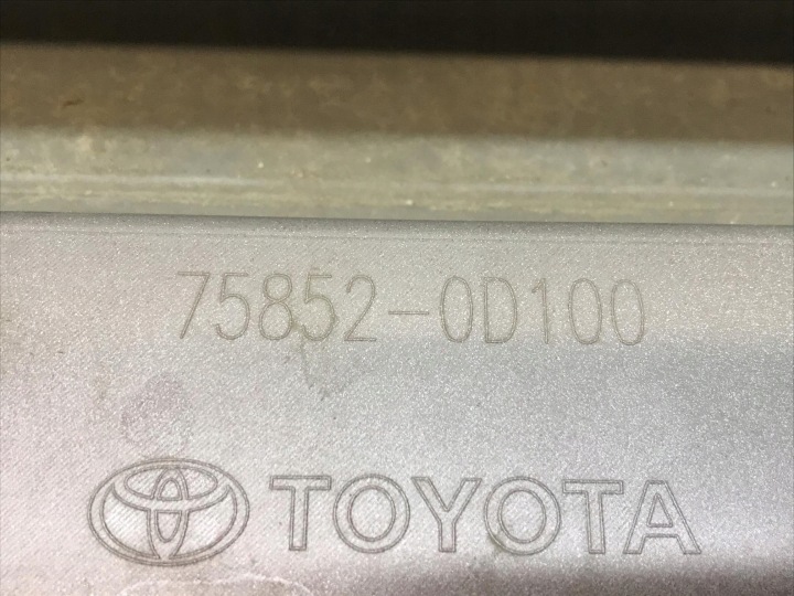TOYOTA YARIS IV MOULURE SEUIL GAUCHE 75852-0D100
