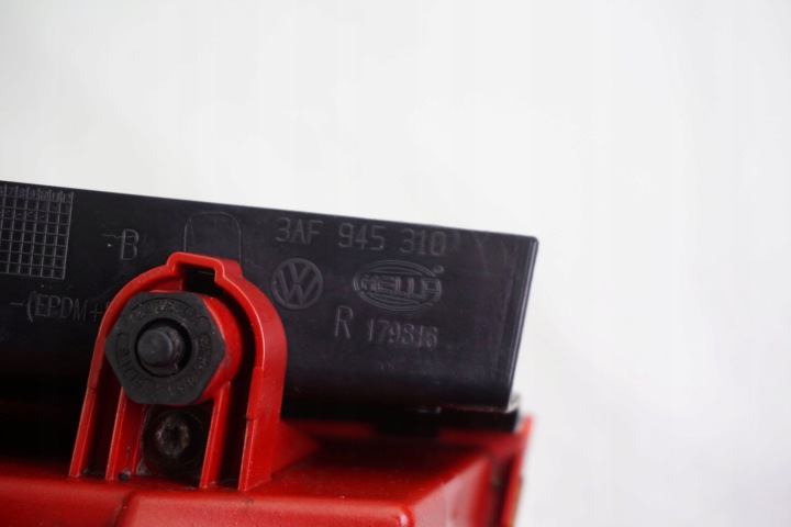 PHARE ARRIÈRE DROITE VW PASSAT B7 3AF945310