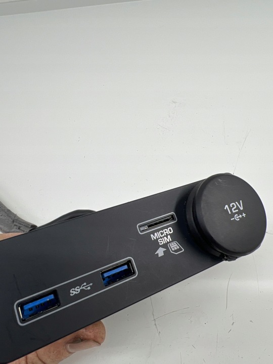 PRISE USB JAGUAR F-PACE JPLA19E110BB