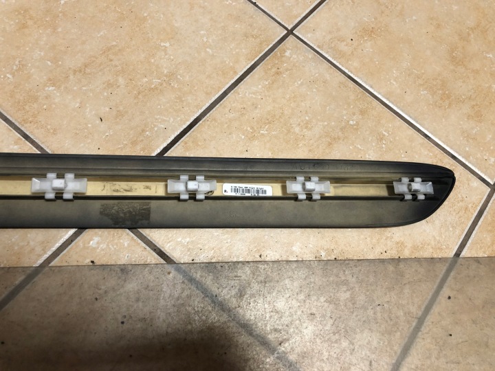 MERCEDES-BENZ OE A1646905462 MOULURE PORTES ARRIÈRE DROIT