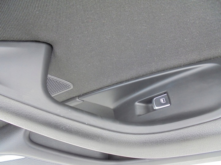 COLLECTEUR GARNITURE DROIT AVANT PORTES VITRE AUDI A6 4G C7 BOSE 4G1867022