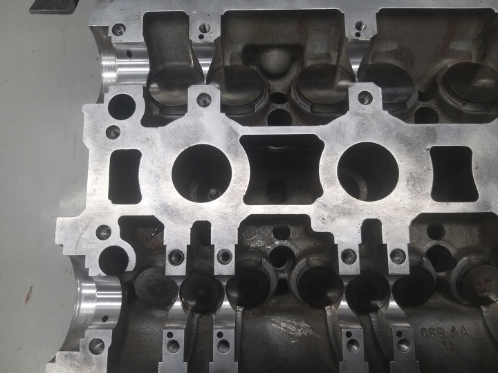 CULASSE MOTEUR 2.0 B ALT PASSAT B5 A4 B6 B7 130KM 06B103373AA 06B103127M