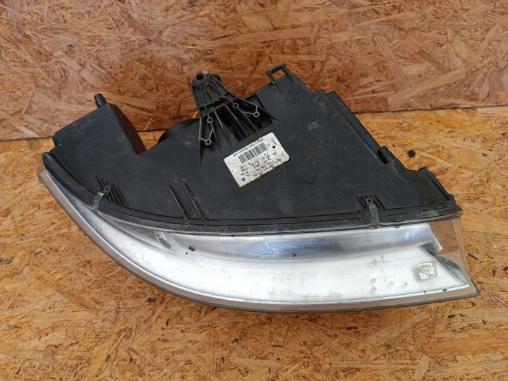 PHARE GAUCHE AVANT PROJECTEUR EUROPE 3B0941015 VOLKSWAGEN PASSAT B5 LIFT RESTYLAGE