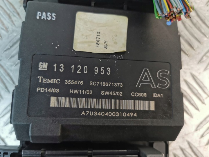 BOÎTE FUSIBLES OPEL VECTRA C 13120953