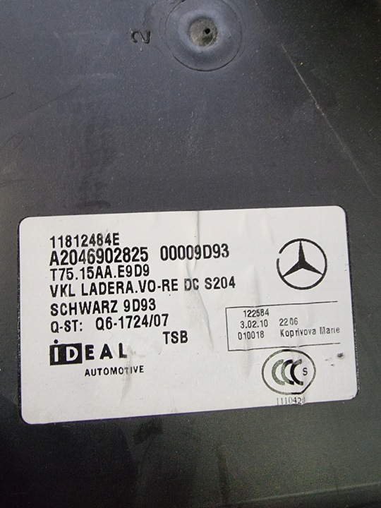 COLLECTEUR COUVERCLES DE COFFRE MERCEDES-BENZ OE A2046902825