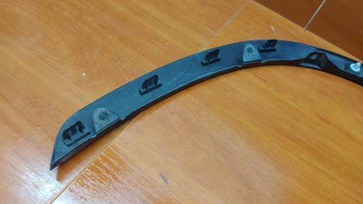 MOULURE REVÊTEMENT GARDE-BOUE DROIT AVANT TOYOTA HIGHLANDER IV 19-