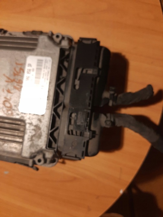 ORDINATEUR MOTEUR SEAT AUDI VW GOLF 5 03C906056DP
