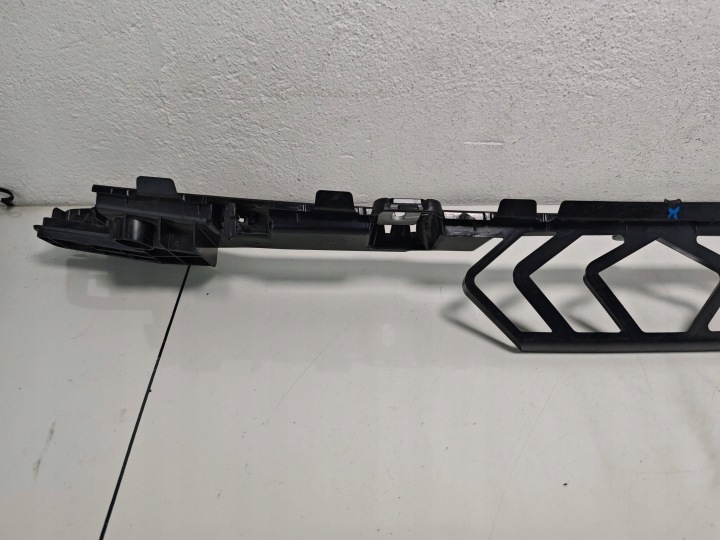 MERCEDES E CLASSE W214 GLISSIÈRE PARE-CHOCS CENTRAL ARRIÈRE A2148851000