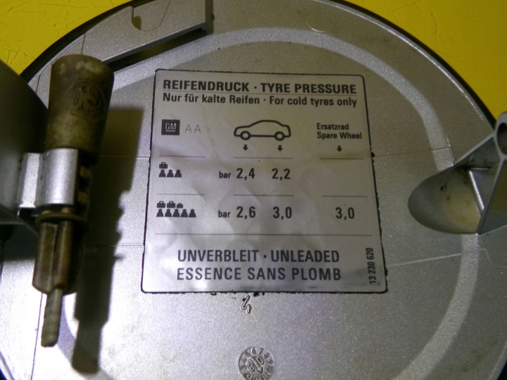 CLAPET GOULOTTE DE REMPLISSAGE CARBURANTS CODE LAK: Z157 OPEL MERIVA A 13230620 NR65