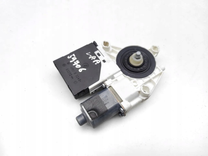 AUDI A3,8P.SILNIK VITRES LEWY.8P0959801Q