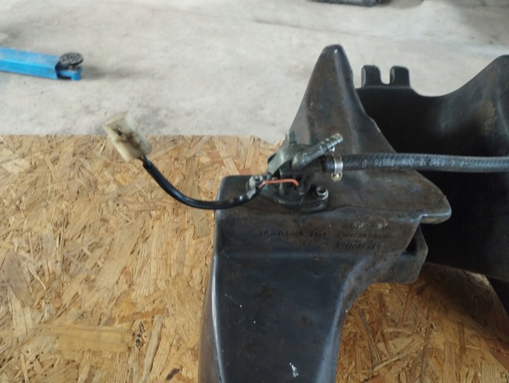 APRILIA PEGASO 650 1995 RÉSERVOIR CARBURANTS RÉSERVOIR ROBINET