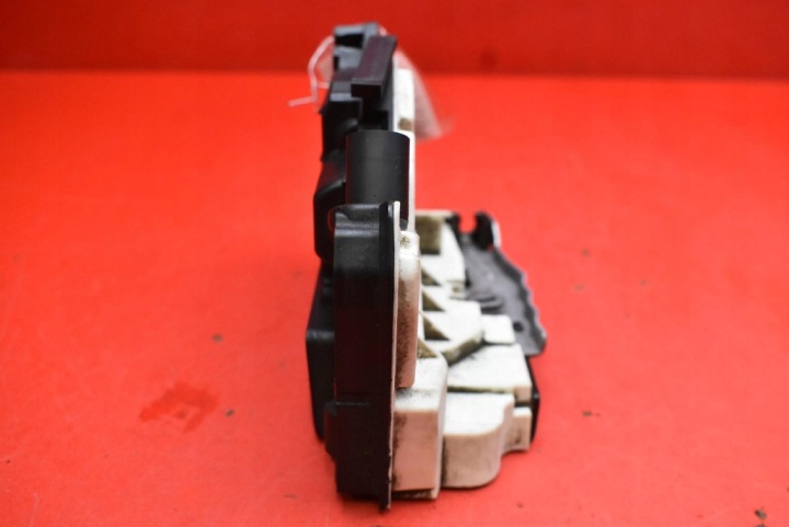 SERRURE DROIT AVANT AVANT EUROPE 5N1837016F VW PASSAT CC 08-12