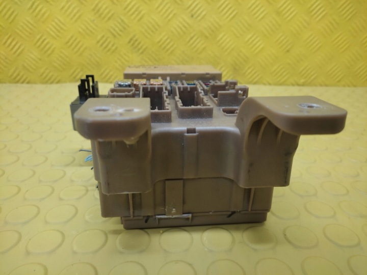 TOYOTA COROLLA VERSO 2.0 D4D MODULE BOÎTE FUSIBLE 8264113040