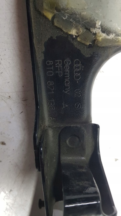 POIGNÉE GARDE-BOUE AUDI A5 8T0