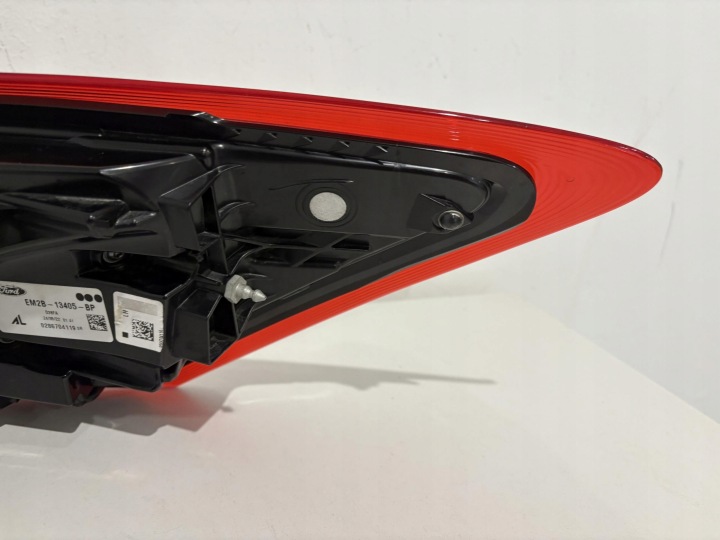 FORD S-MAX MK2 PHARE GAUCHE ARRIÈRE CARROSSERIE EM2B-13405-BP