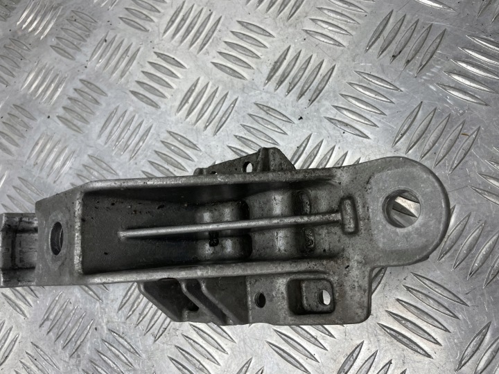 BMW F90 G11 G30 G31 SUPPORT POIGNÉE FIXATION STABILISATEUR 6884012