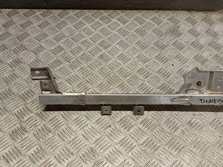 PORSCHE OE 9J1825140 TAYCAN SUPPORT POIGNÉE ENTRETOISE
