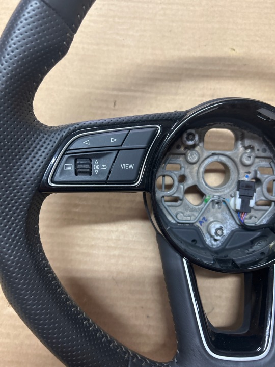 AUDI A1 Q3 S-LINE VOLANT CUIR 82A419091E