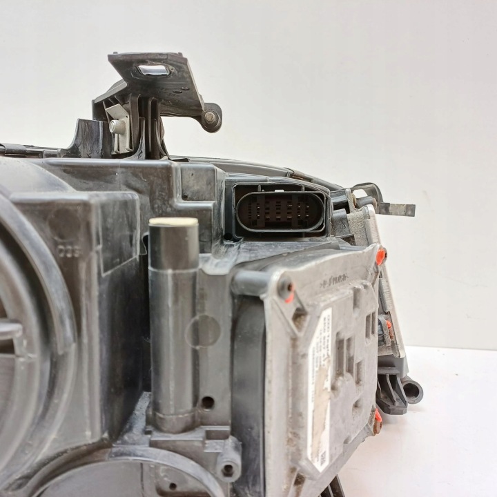 2010 AUDI A4 S4 B8 8K PROJECTEUR 0301240271