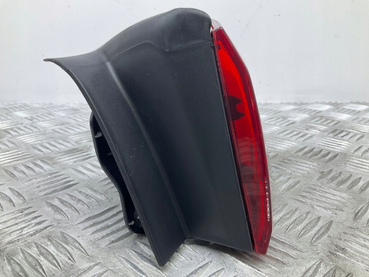 AUDI A3 8V BERLINE PHARE DROITE ARRIÈRE 8V5945096 GARDE-BOUE