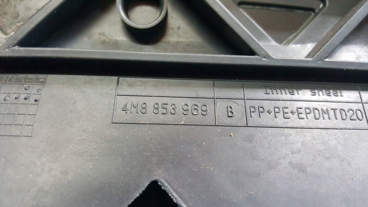 AUDI Q8 4M8 ARRIÈRE GAUCHE MOULURE PORTES CARBONE GIELDA