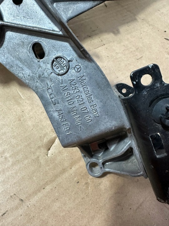 SUPPORT DROIT PANNEAU AVANT RENFORCEMENT OCULAIRE MERCEDES W213 SM