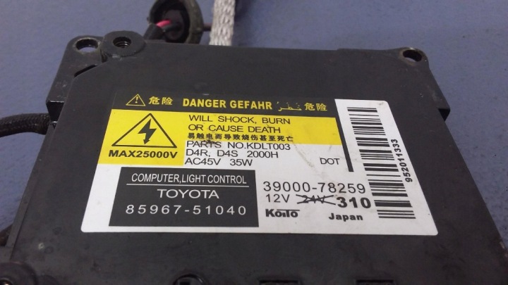 TOYOTA AVENSIS T25 CONVERTISSEUR XÉNON 85967-51040 39000-78259