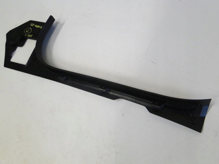 MERCEDES 205 PROTECTION MOULURE SEUIL GAUCHE A2056802735
