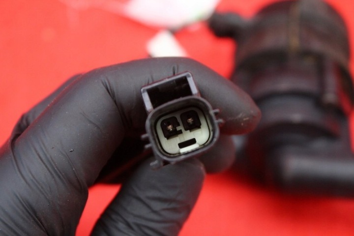 POMPE POMPE CIRCULATION EAU 9017985A VOLVO XC70 2 II 2.4 D5 205 KM 07-13