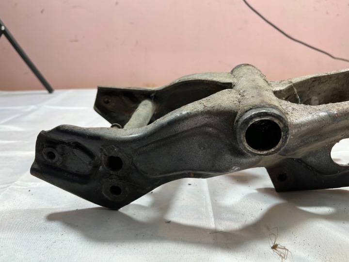 POIGNÉE PIEDS CENTRALE YAMAHA XV750