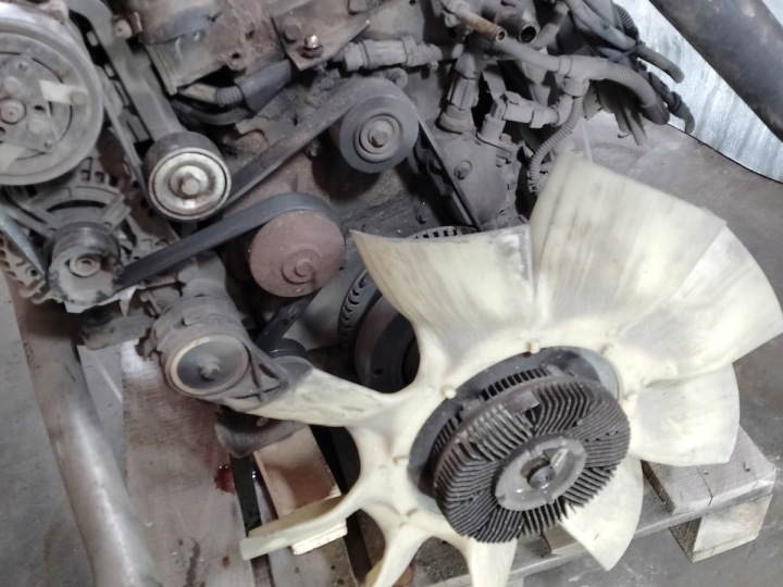 MOTEUR COMPLET BOÎTE DE VITESSES DAF 45.180 FR136 6S700T0 4.5 D