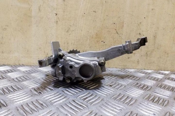 POMPE HUILES MERCEDES-BENZ M (W164) A6421810647 3.0L DIESEL 165KW 2007