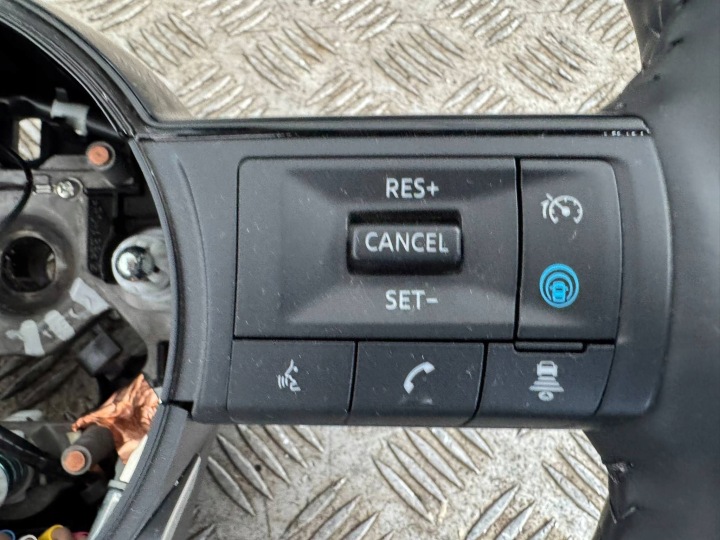 NISSAN QASHQAI III J12 2021-2025 VOLANT AVEC CHAUFFAGE