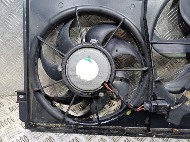 VOLKSWAGEN PASSAT B7 VENTILATEUR RADIATEUR 1K0121207 BC