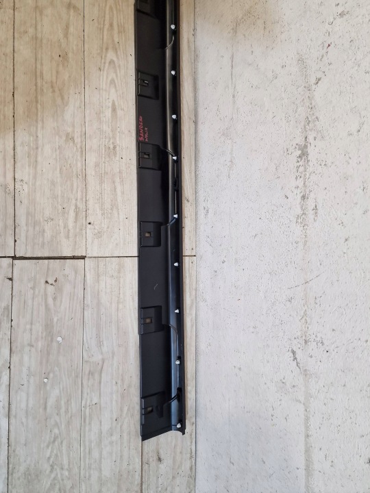 MOULURE SEUIL GAUCHE DACIA SANDERO III STEPWAY 21- NEUF