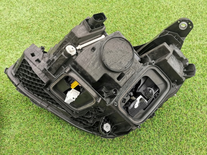 MERCEDES E CLASSE 213 238 MULTIBEAM PHARES BLEUES CALES