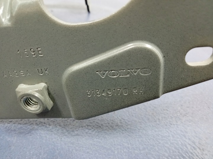 VOLVO S60 II CHARNIÈRE COUVERCLES DE COFFRE ARRIÈRE DROIT 31349170
