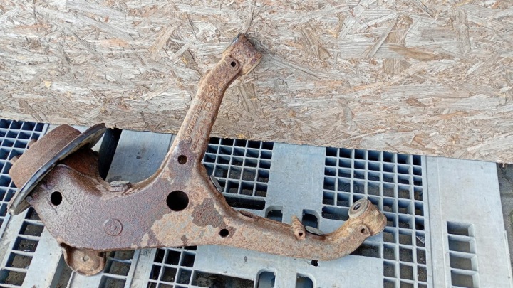 BRAS DE SUSPENSION ARRIÈRE DROIT MERCEDES VITO I W638 2.3D