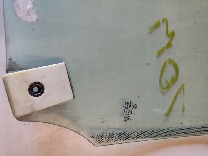 VITRE DE PORTIÈRE COUPÉ AVANT CÔTÉ DROITE BMW M3 43R00022