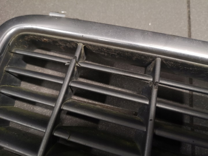 GRILLE CALANDRE RADIATEURS AUDI S8 D2 LIFT 4D0853651M