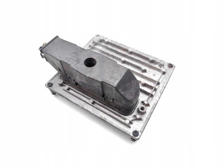 FORD FOCUS CONTRÔLEUR MODULE ECU 1.6 ESSENCE 74KW (100 HP) 4M51-12A650-HF